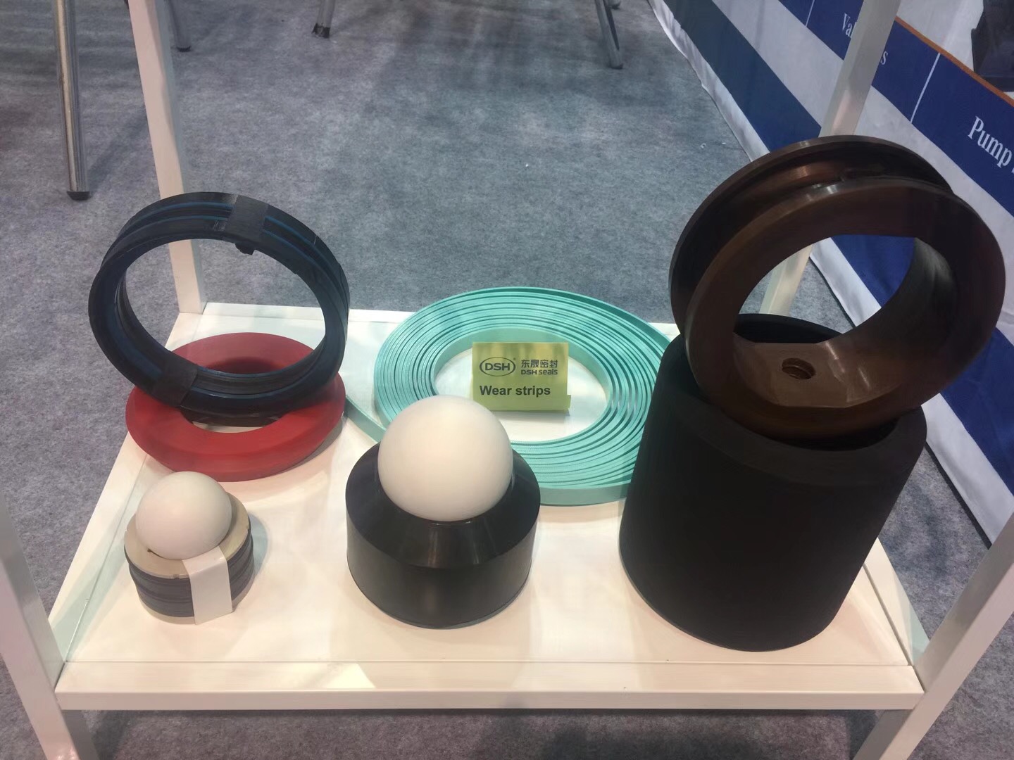 2018年第49屆OTC石油展現(xiàn)場——愛密特密封件公司的產品