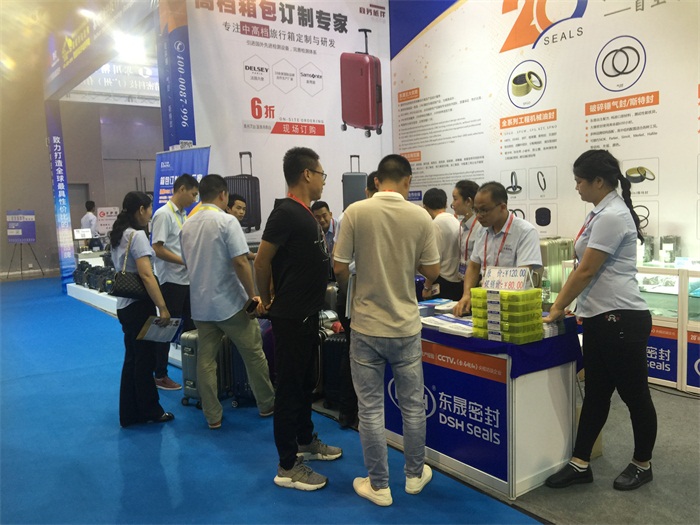 我們愛(ài)密特密封件公司展位相當(dāng)熱鬧的哦！